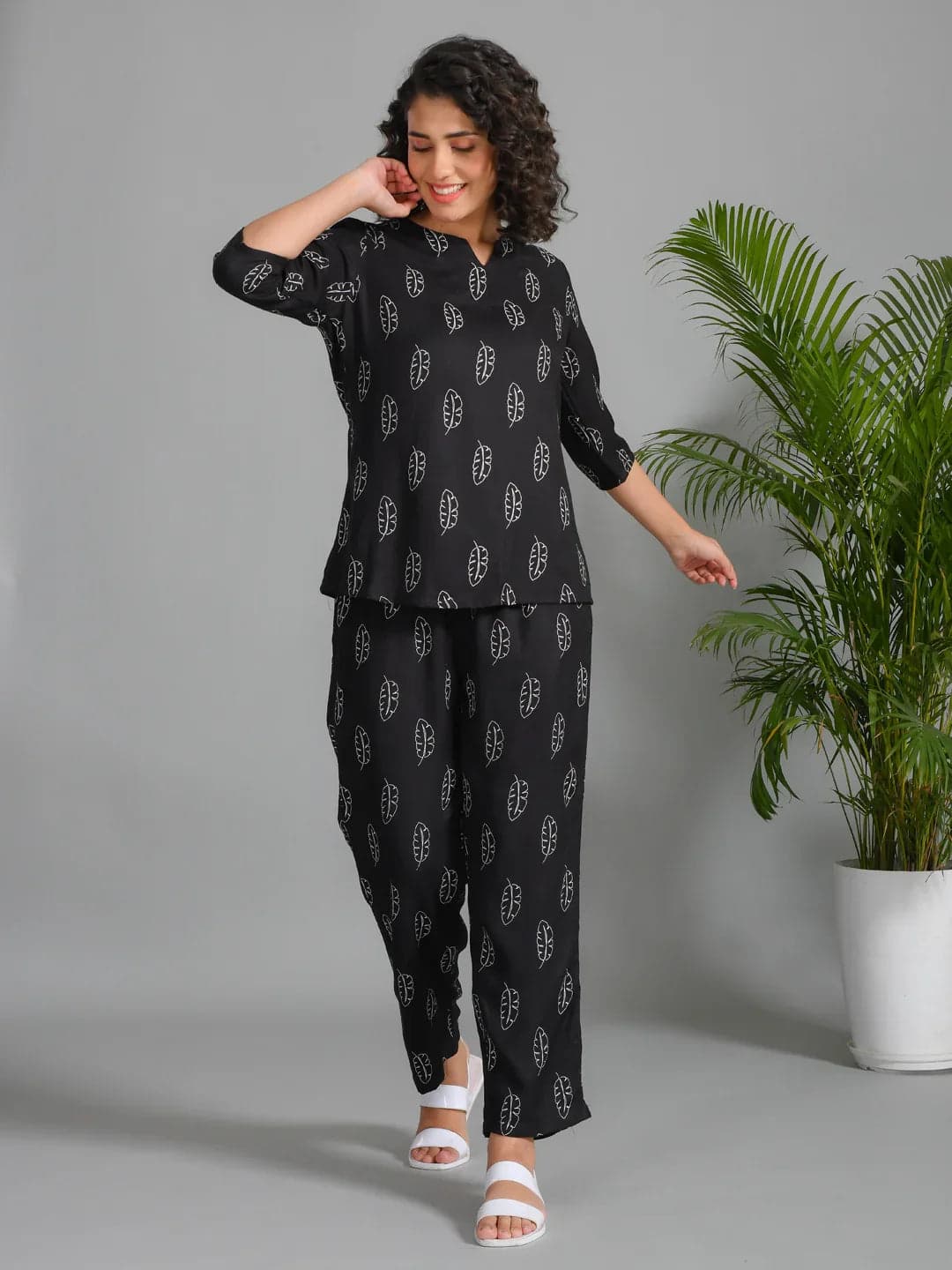 Black Viscose Rayon Printed Round Neck Night Suit For Women