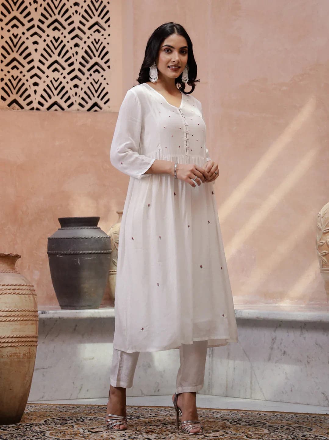 Off White Solid V-Neck Kurta Set For Women