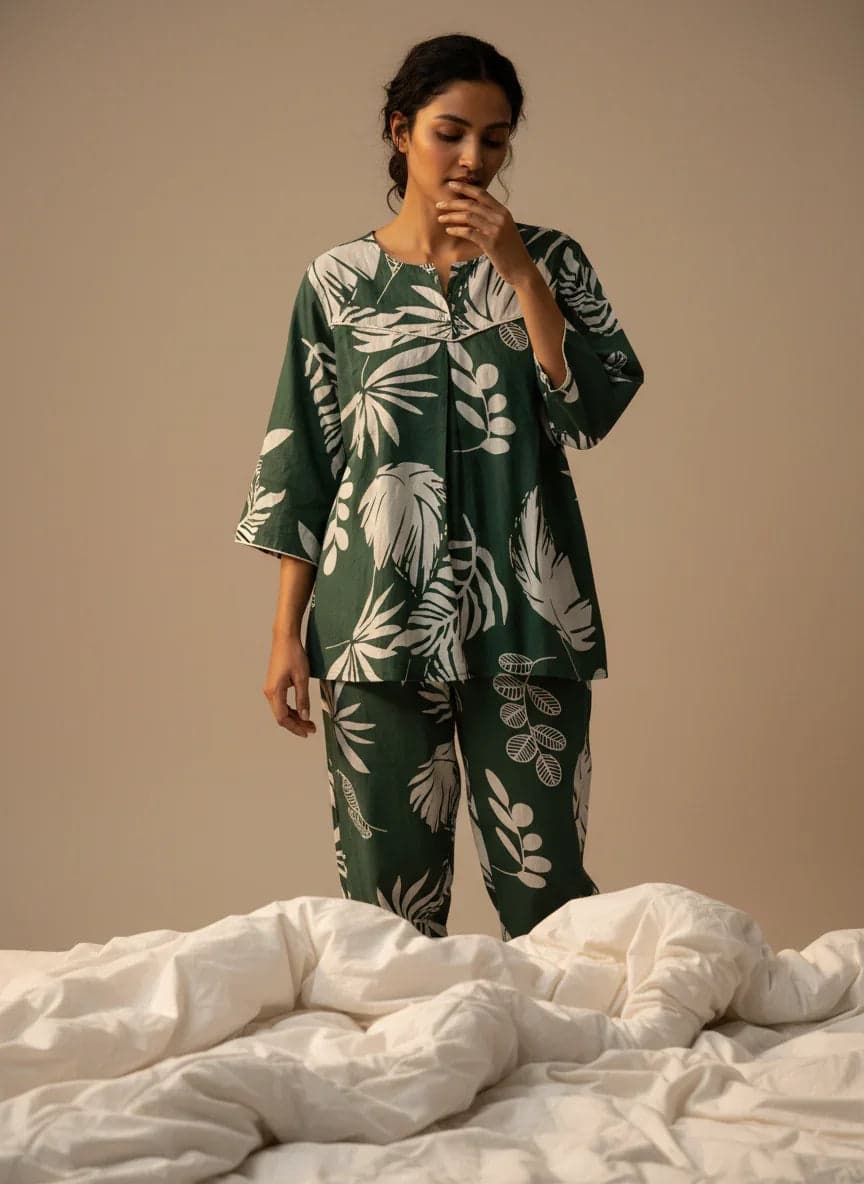 Green Round Neck Cotton Printed Night Suit Set For Women